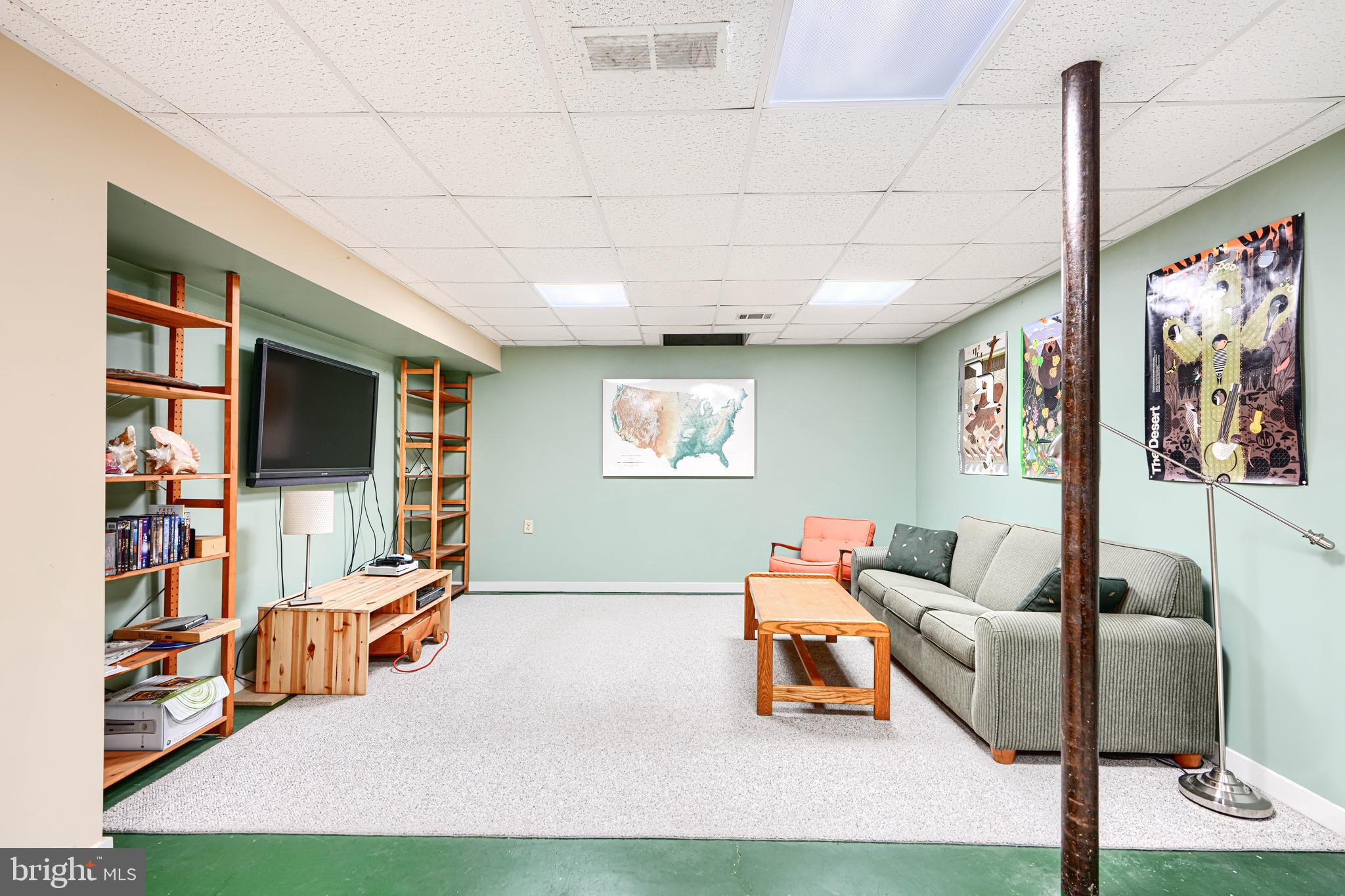 613 W CHESAPEAKE AVENUE