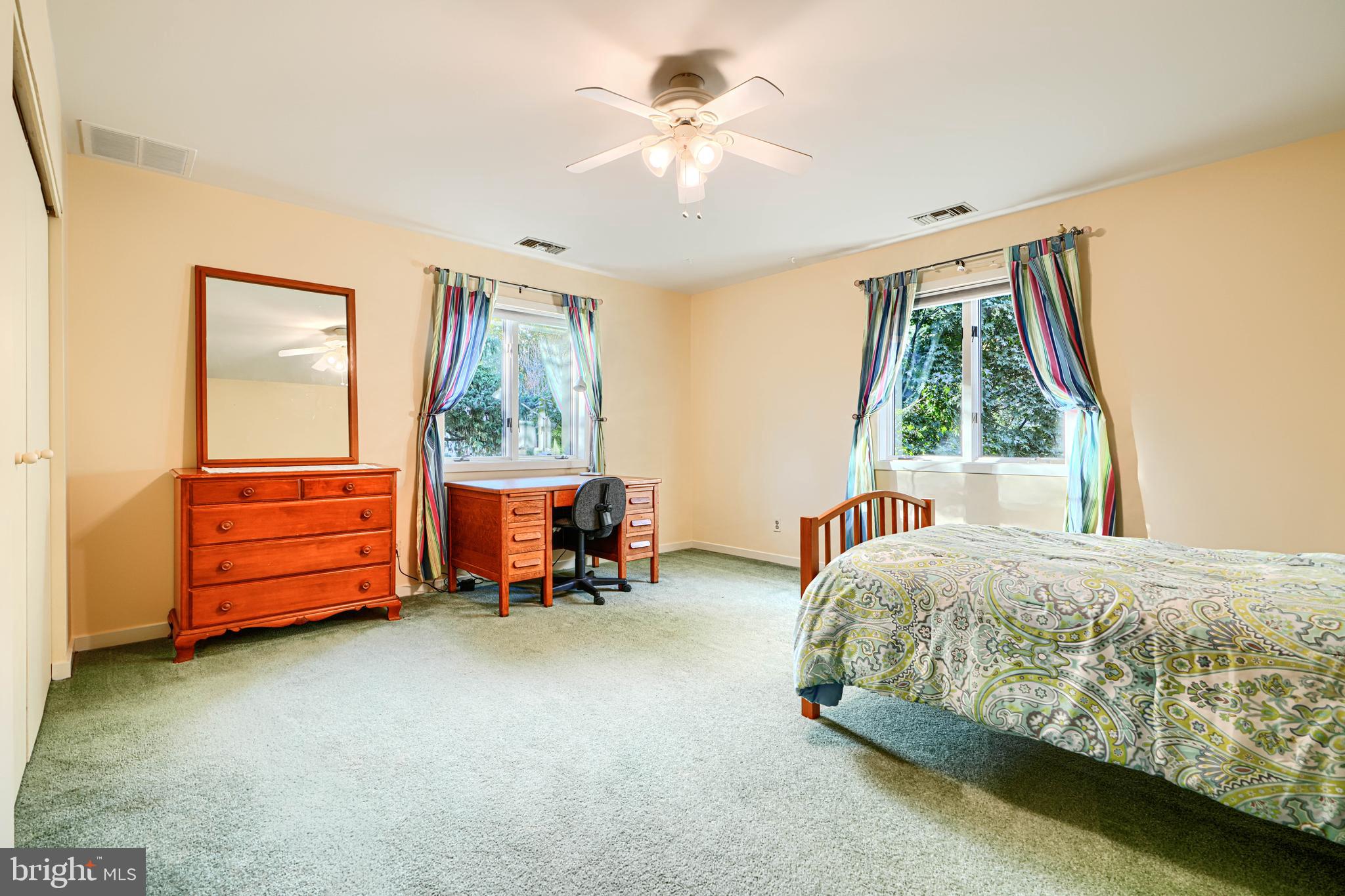 613 W CHESAPEAKE AVENUE