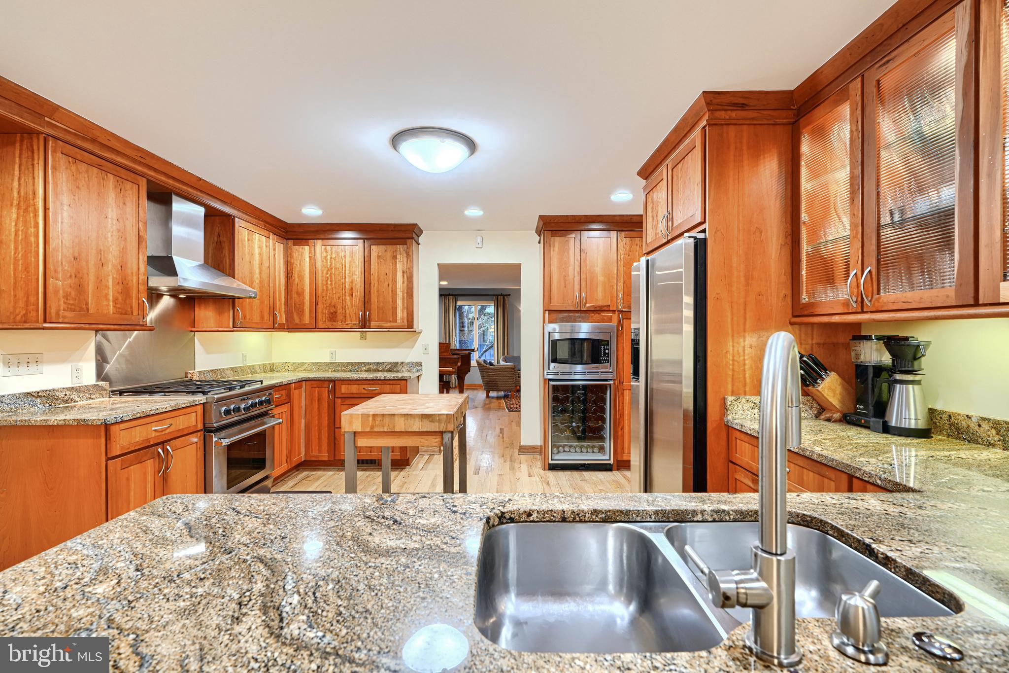 613 W CHESAPEAKE AVENUE