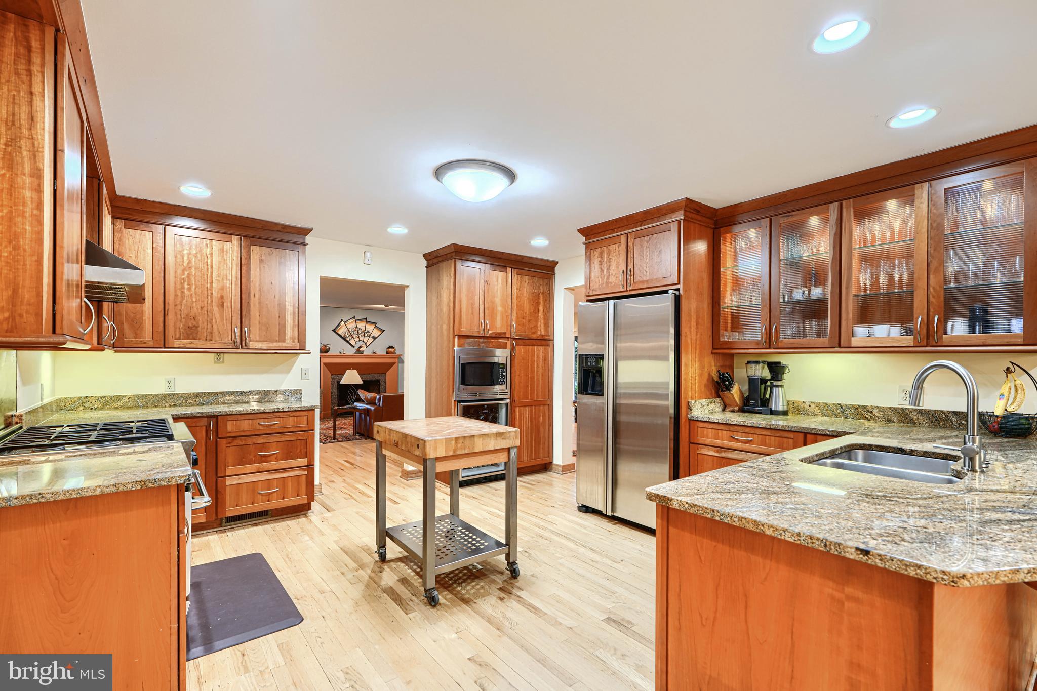 613 W CHESAPEAKE AVENUE