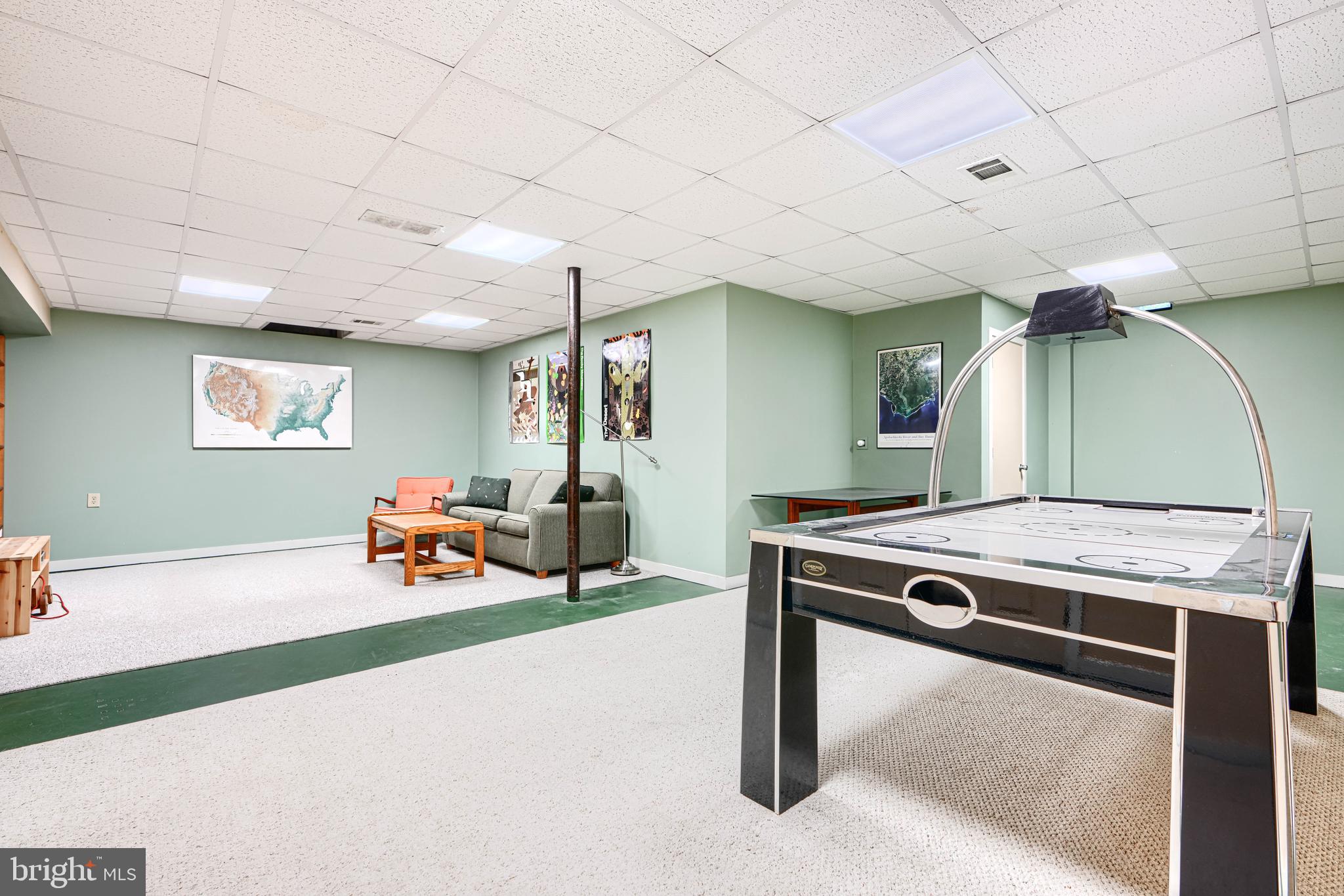 613 W CHESAPEAKE AVENUE