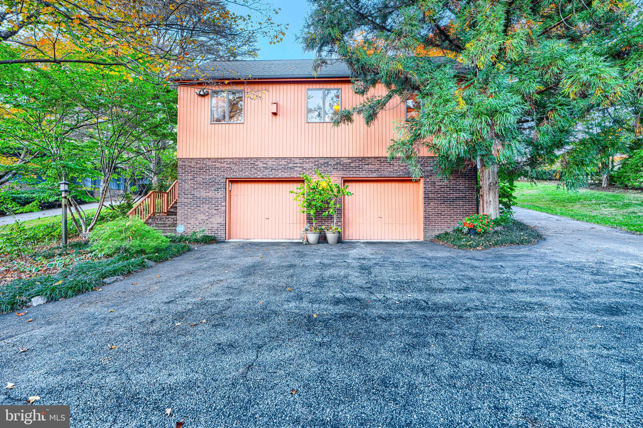 613 W CHESAPEAKE AVENUE