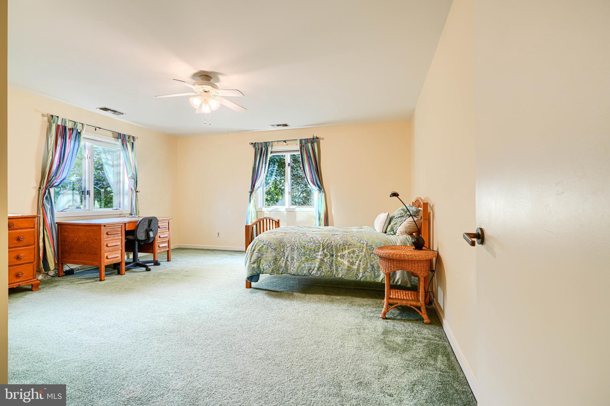 613 W CHESAPEAKE AVENUE