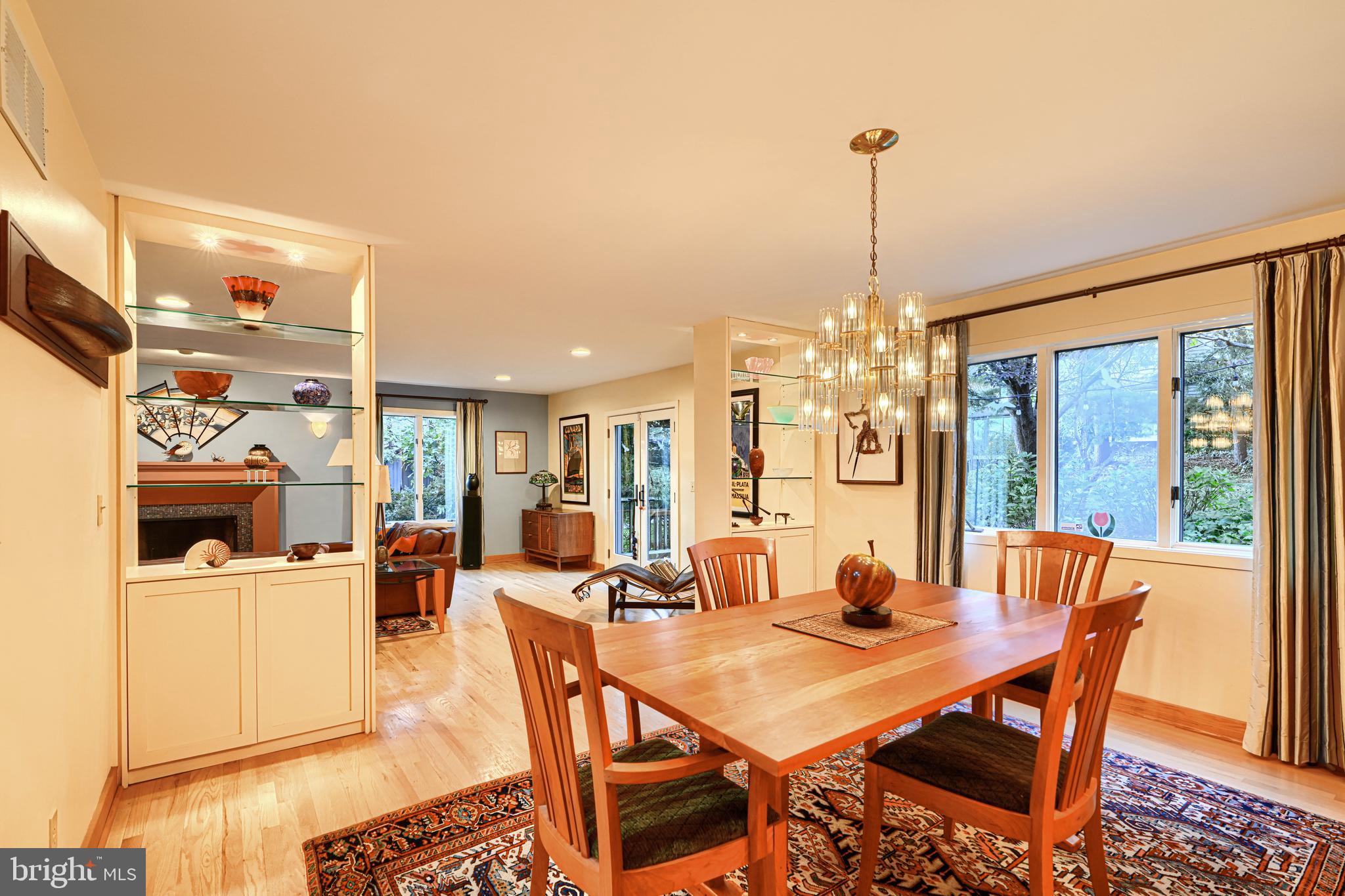 613 W CHESAPEAKE AVENUE