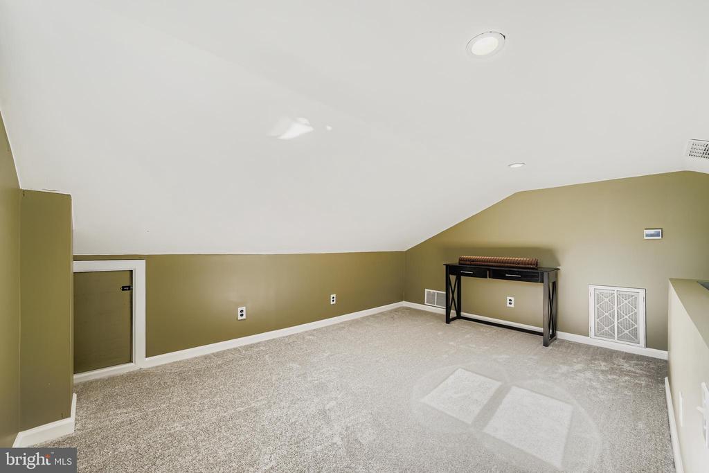 307 MONTROSE AVENUE