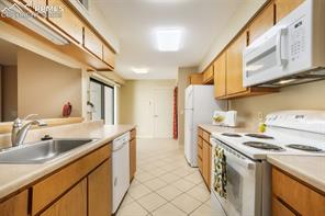 3330 Templeton Gap Road 15