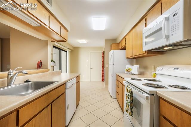 3330 Templeton Gap Road 15