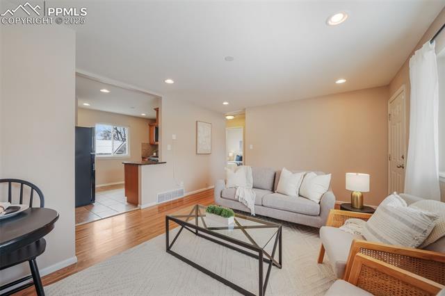 911 E Willamette Avenue