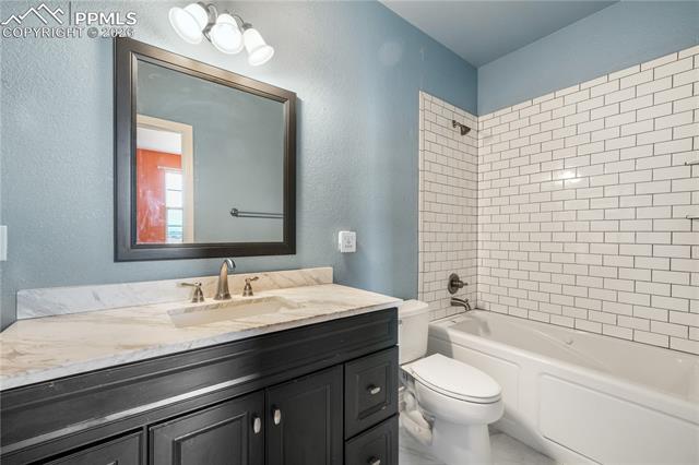 3329 Gladstone Creek Point