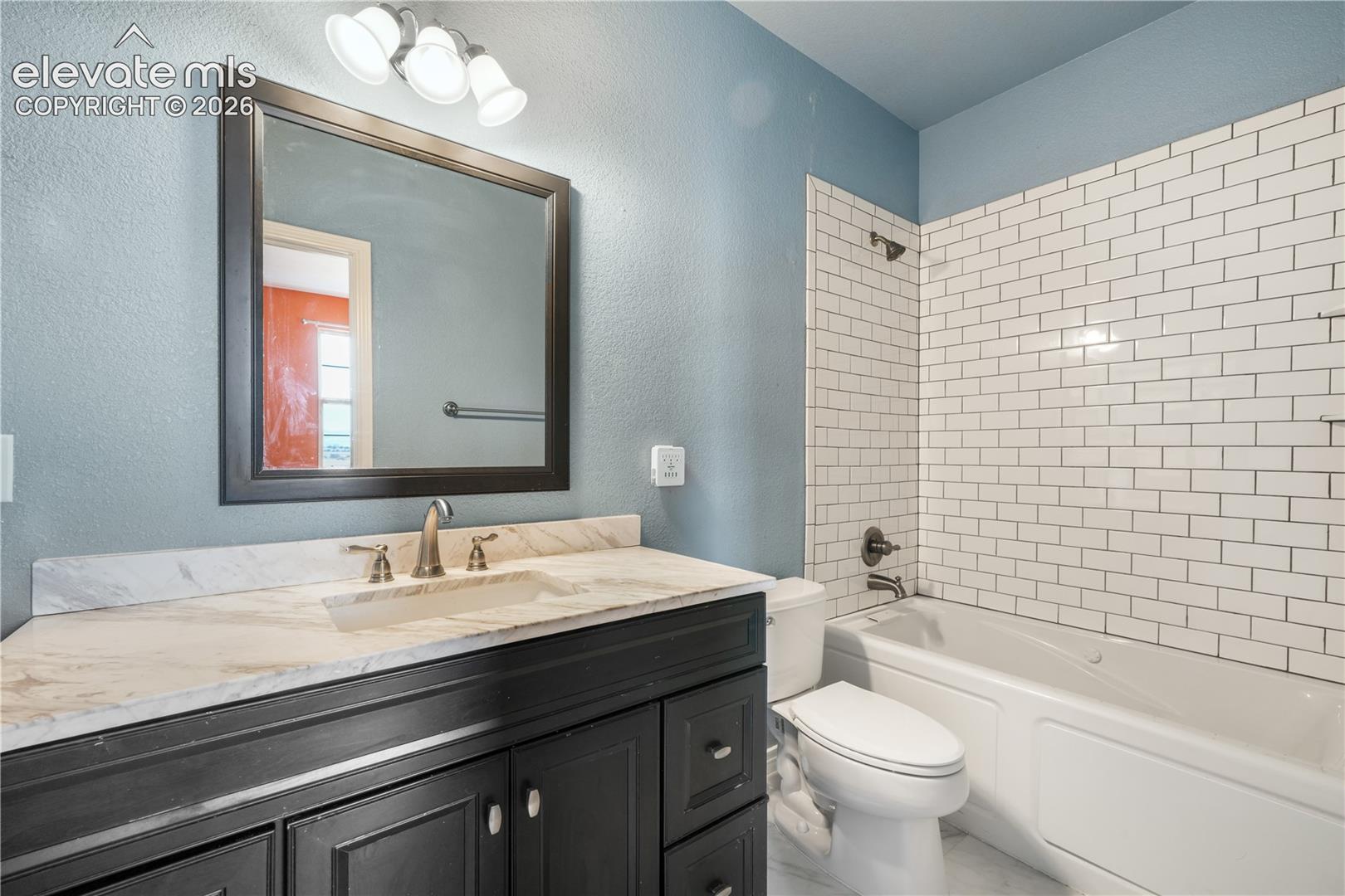 3329 Gladstone Creek Point