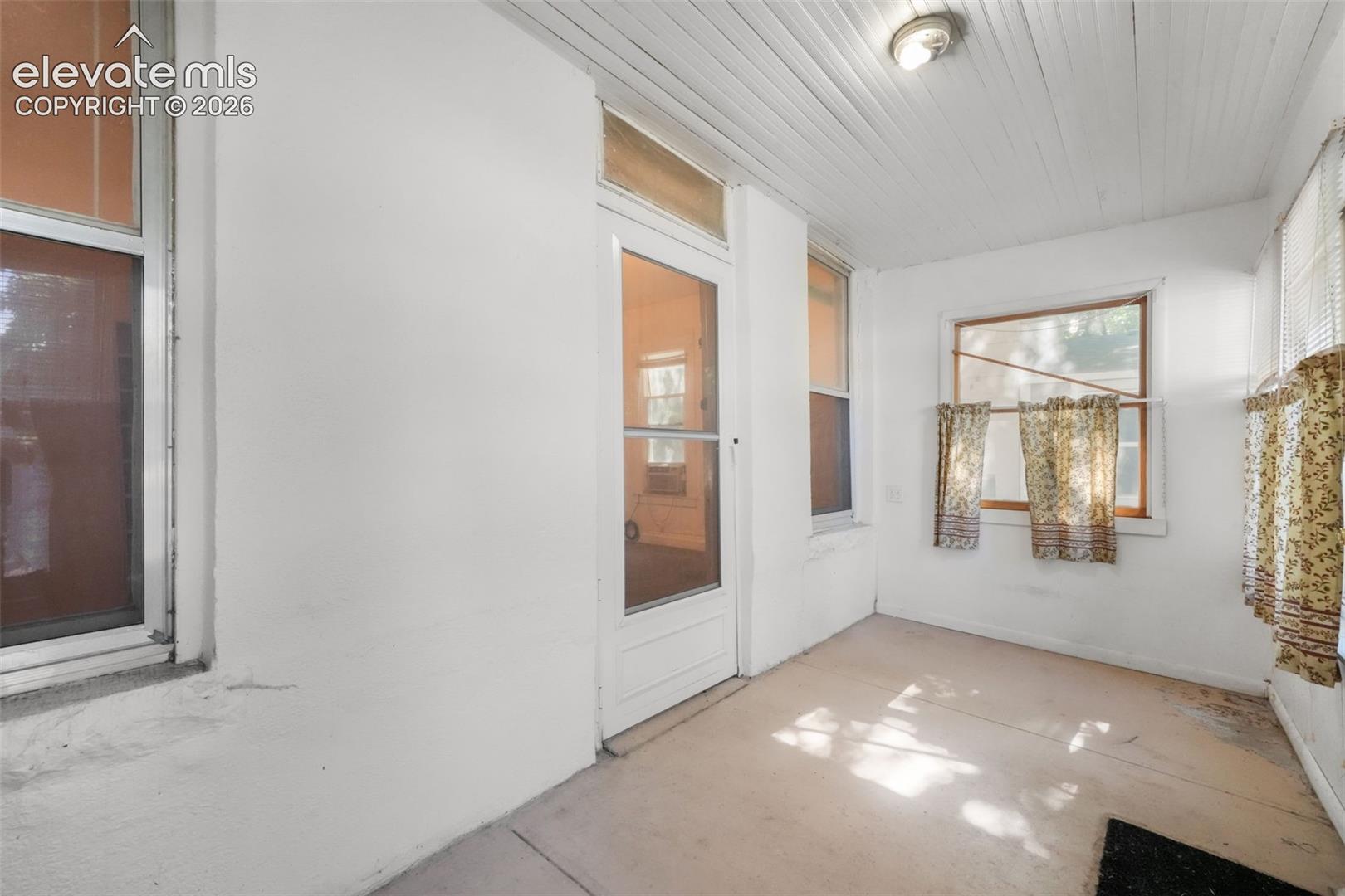 818 W 2nd Street