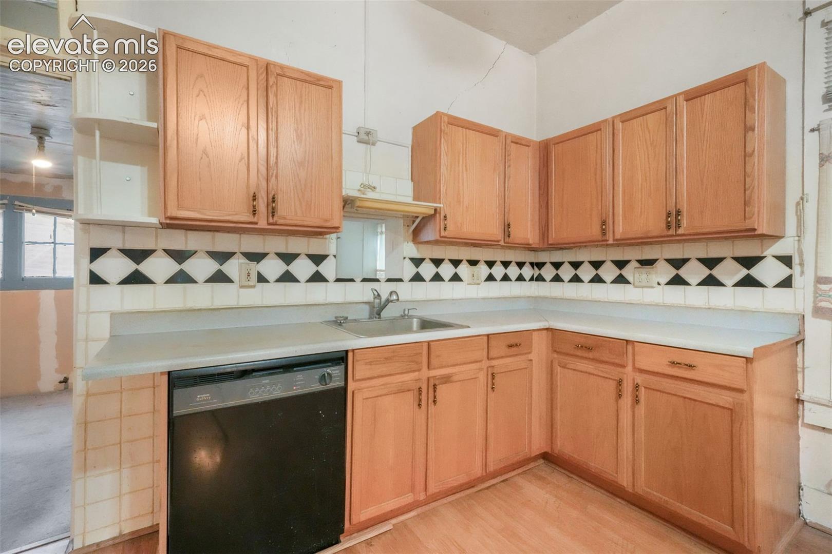 818 W 2nd Street