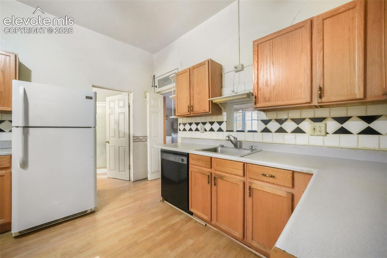 818 W 2nd Street