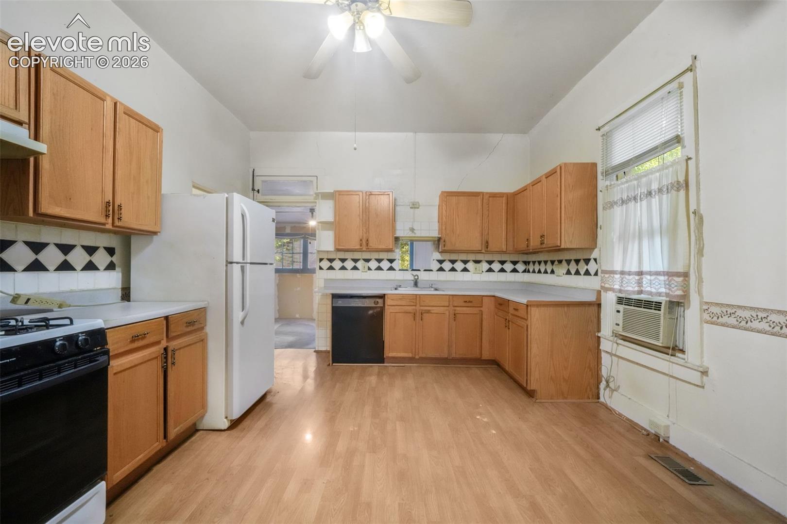 818 W 2nd Street