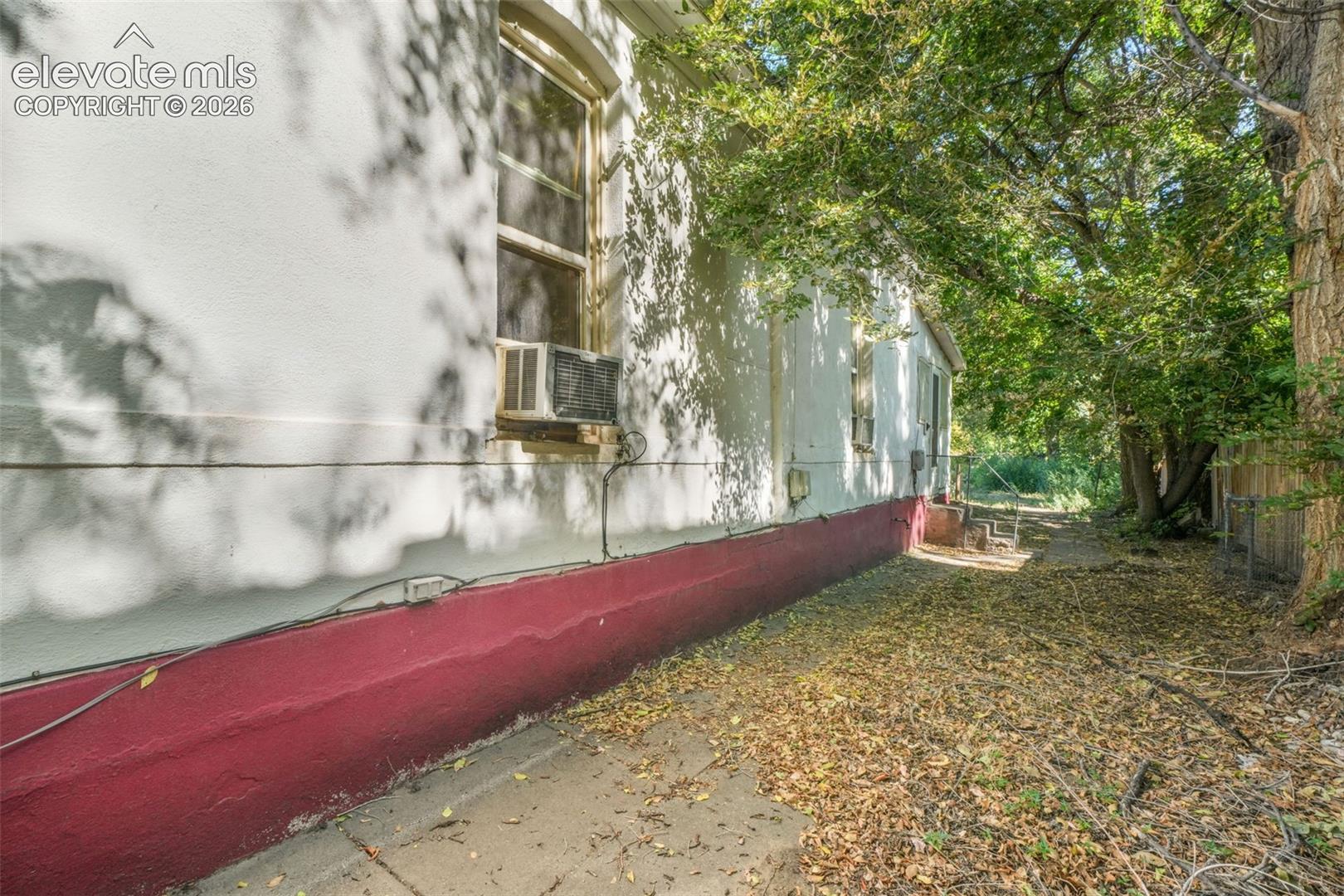 818 W 2nd Street