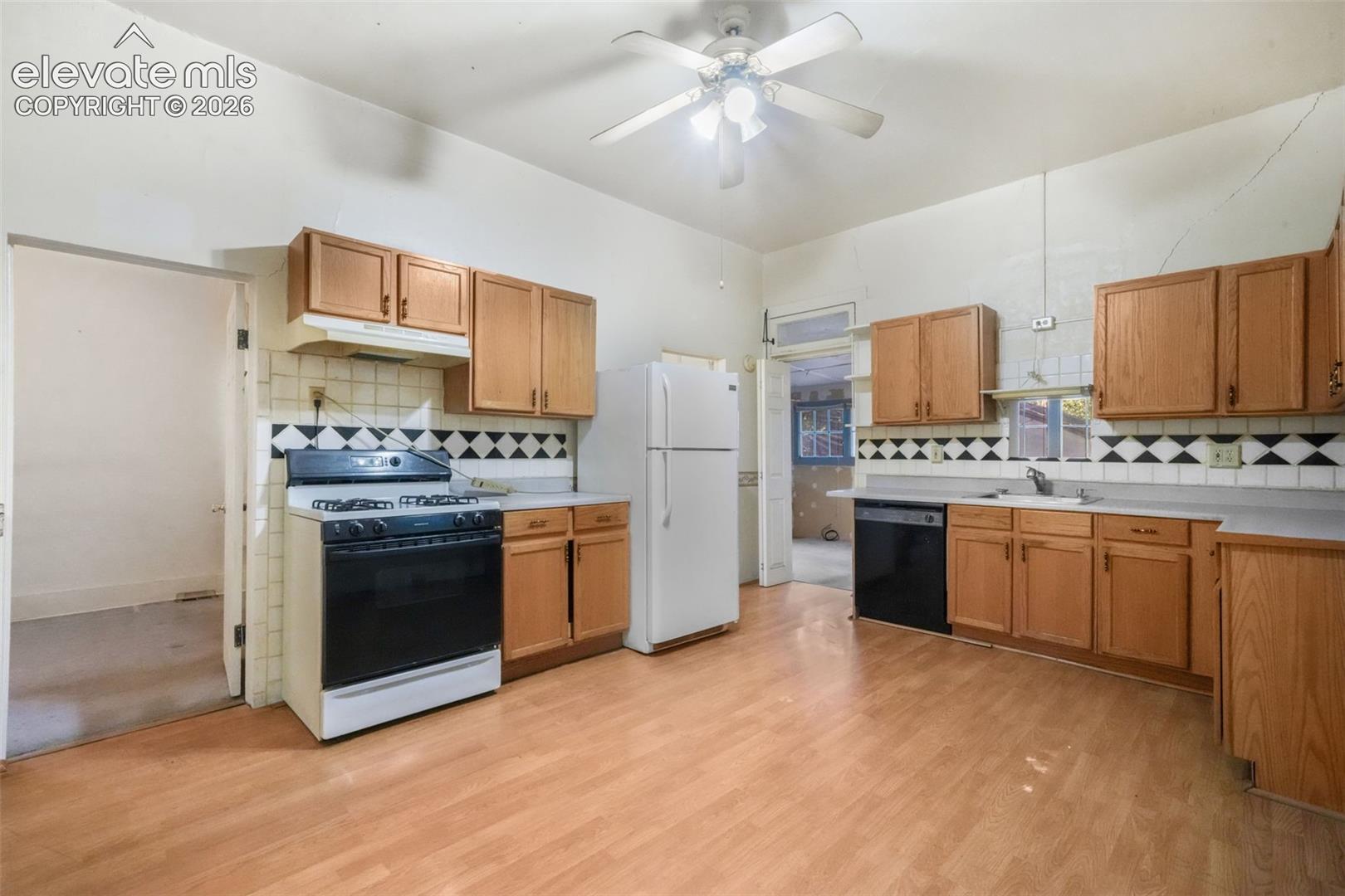 818 W 2nd Street