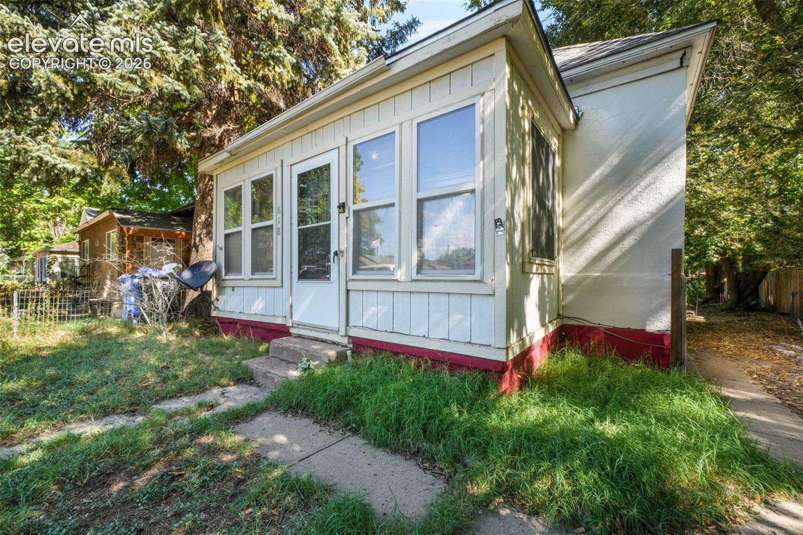 818 W 2nd Street