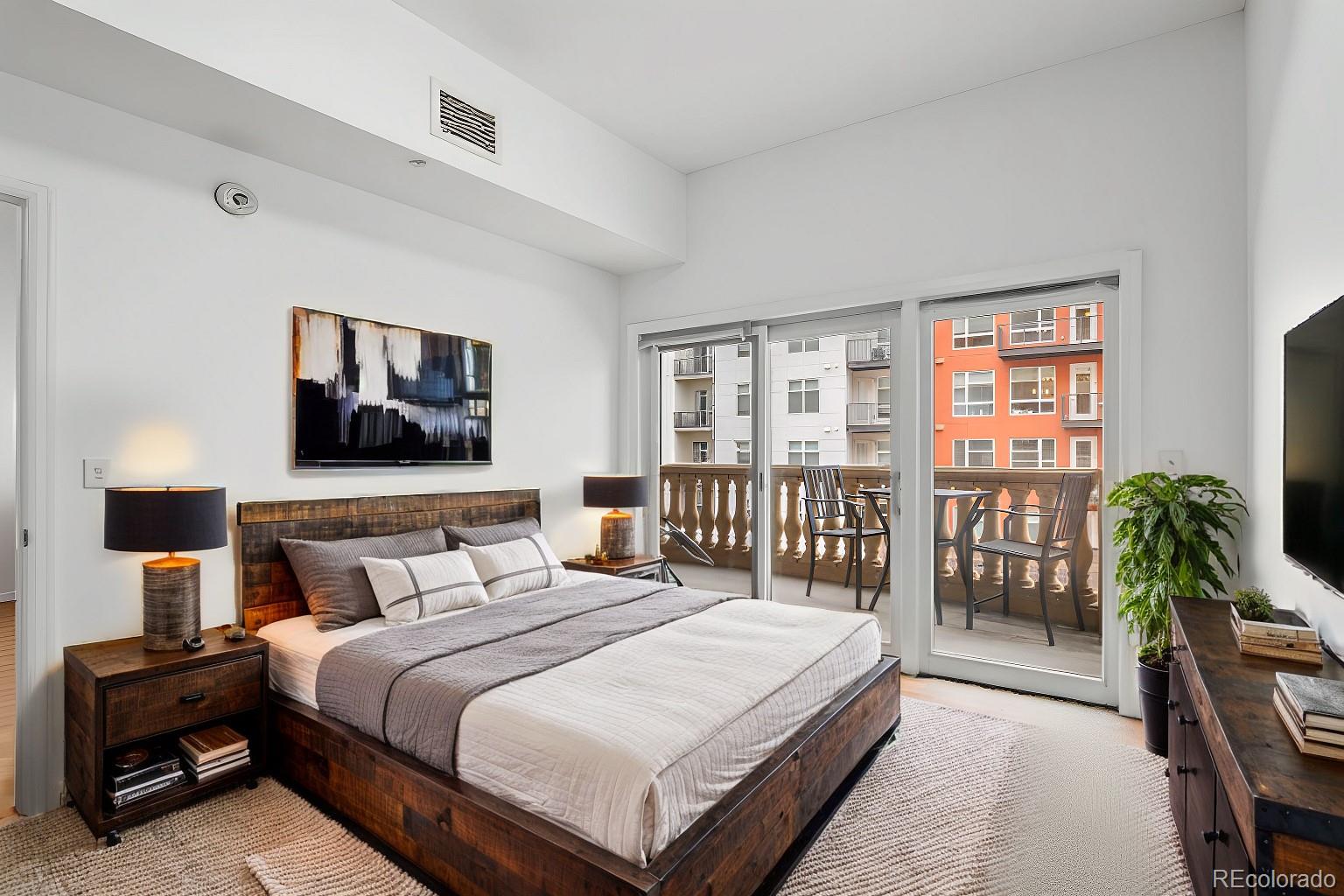 1950 N Logan Street Unit: 601