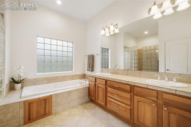 1236 Castlecombe Lane