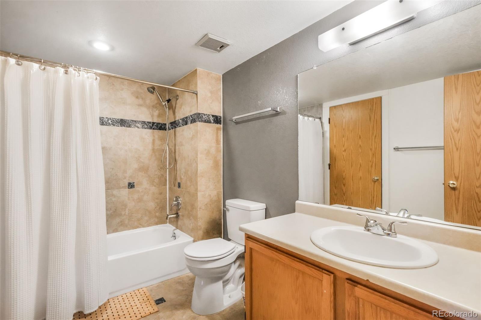 1323 S Cathay Court Unit: 202