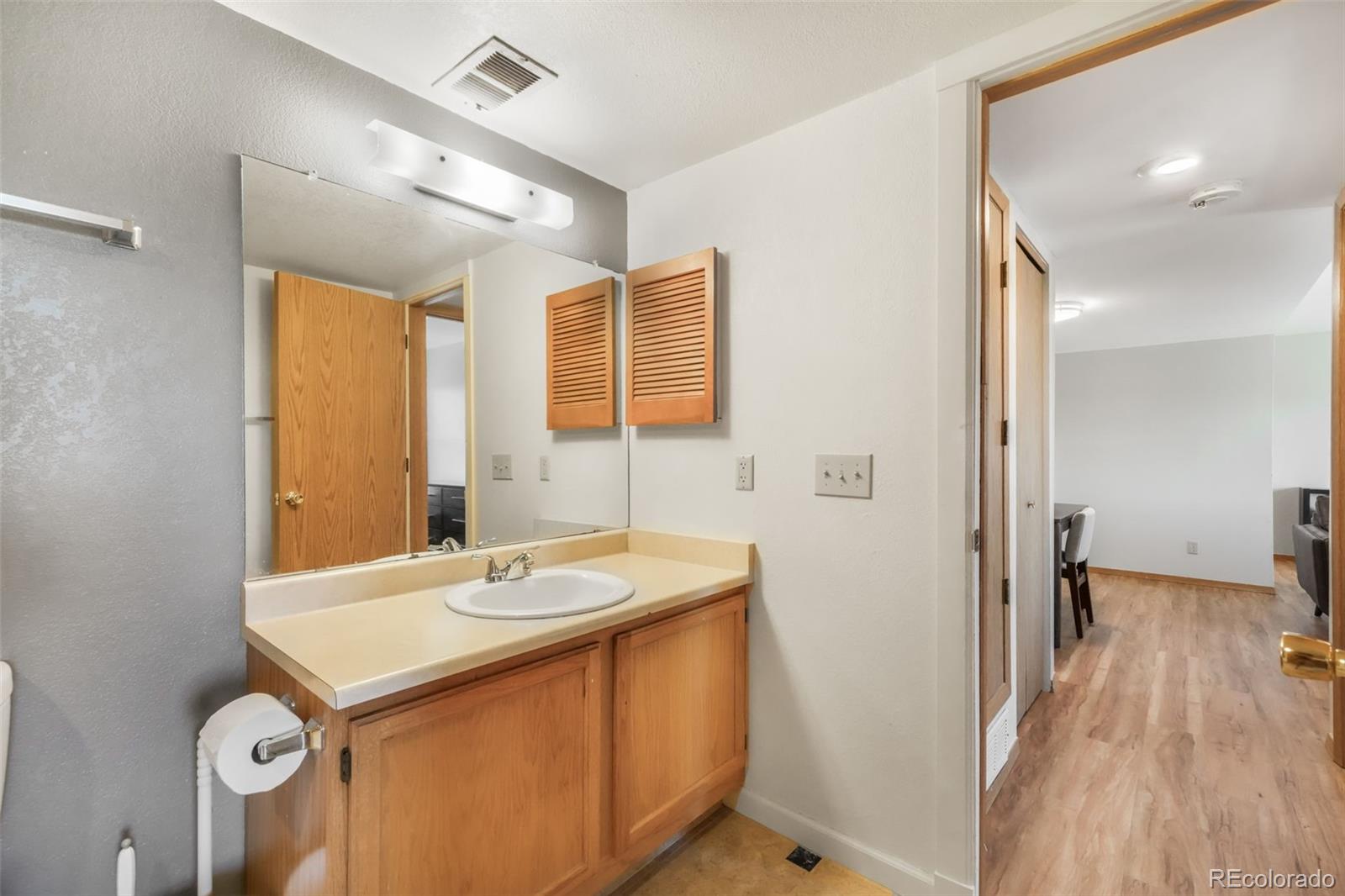 1323 S Cathay Court Unit: 202