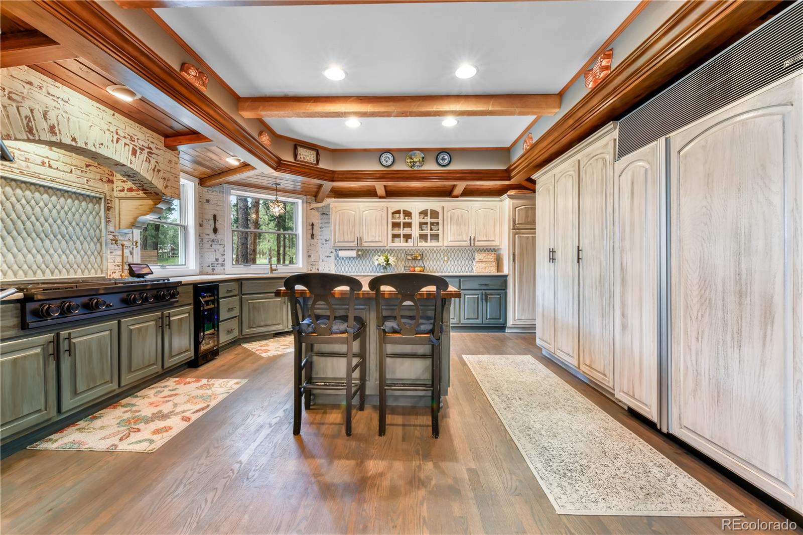 18690 Thunderbird Trail