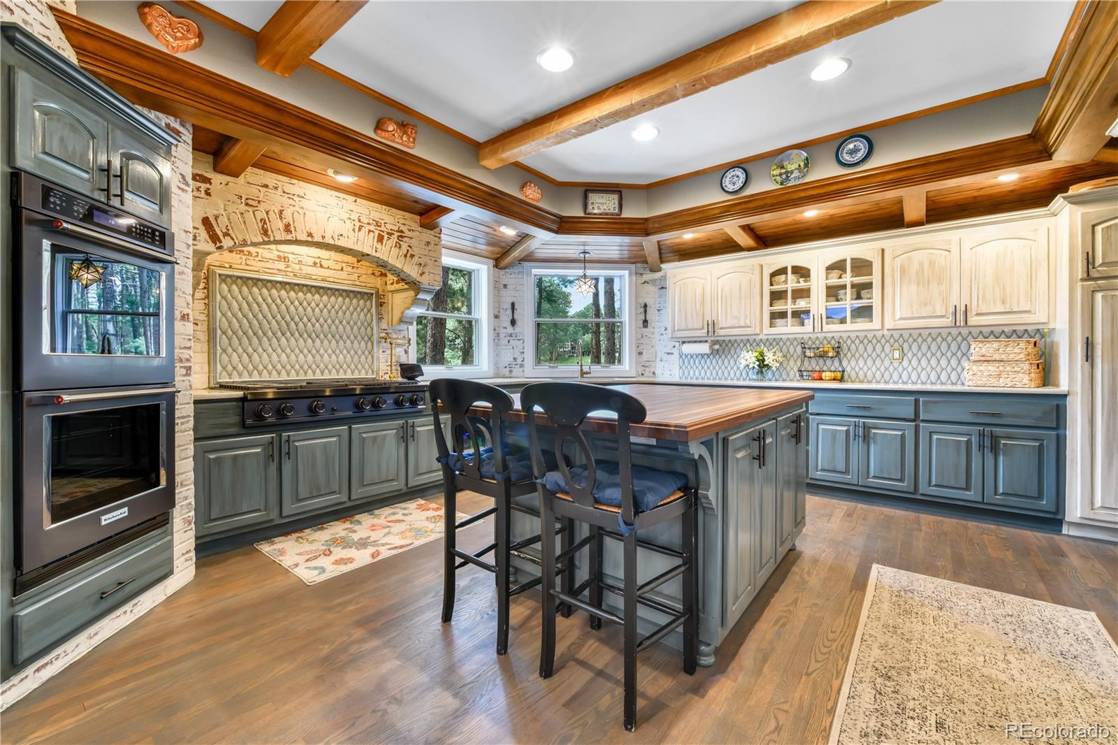 18690 Thunderbird Trail