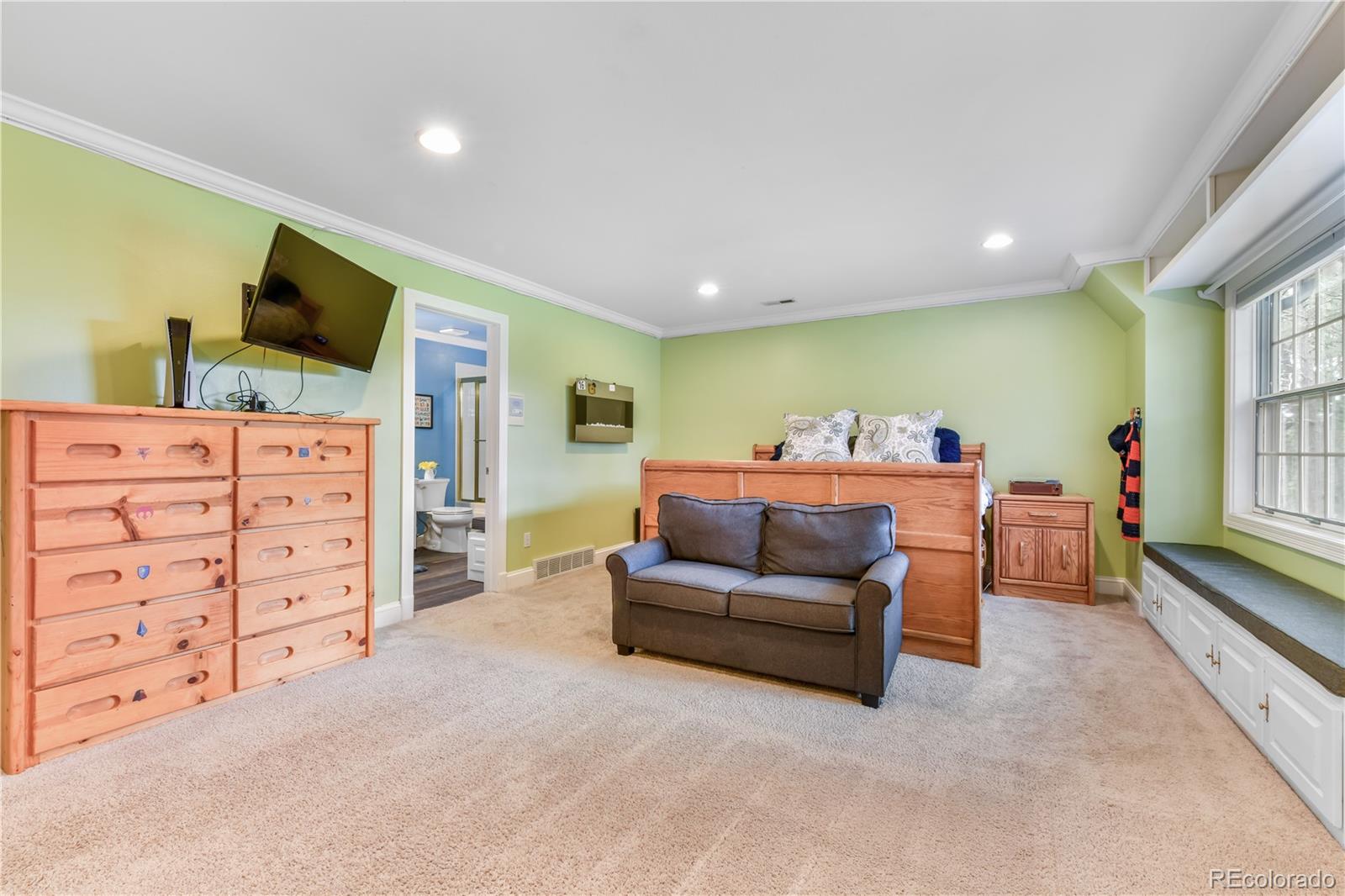 18690 Thunderbird Trail