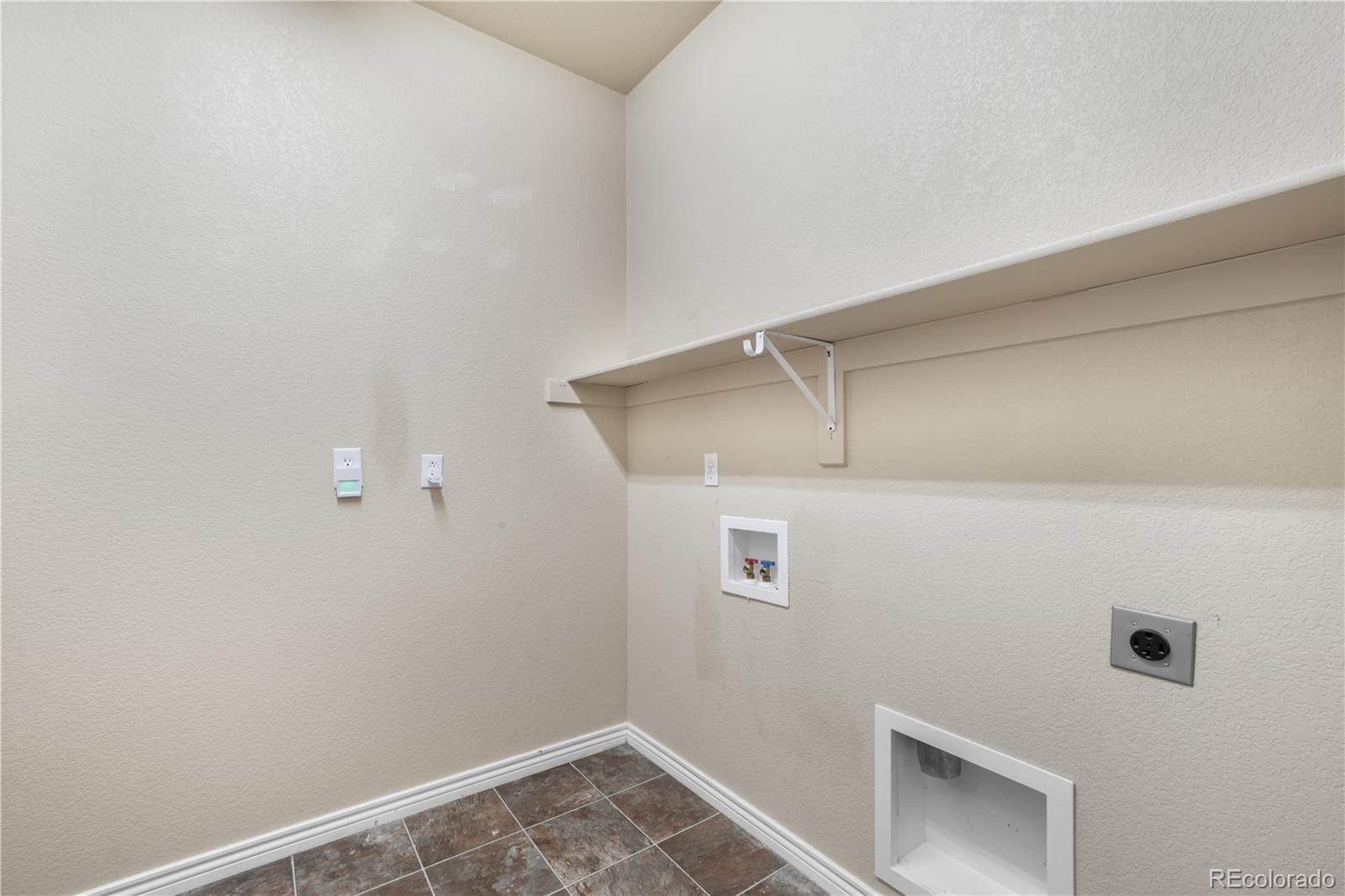 3329 Gladstone Creek Point