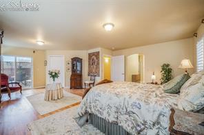 1755 Moorwood Point