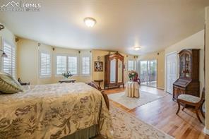 1755 Moorwood Point