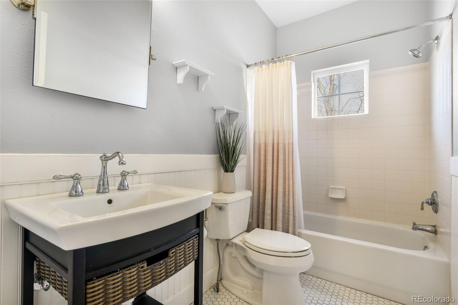 3215 Hollycrest Drive