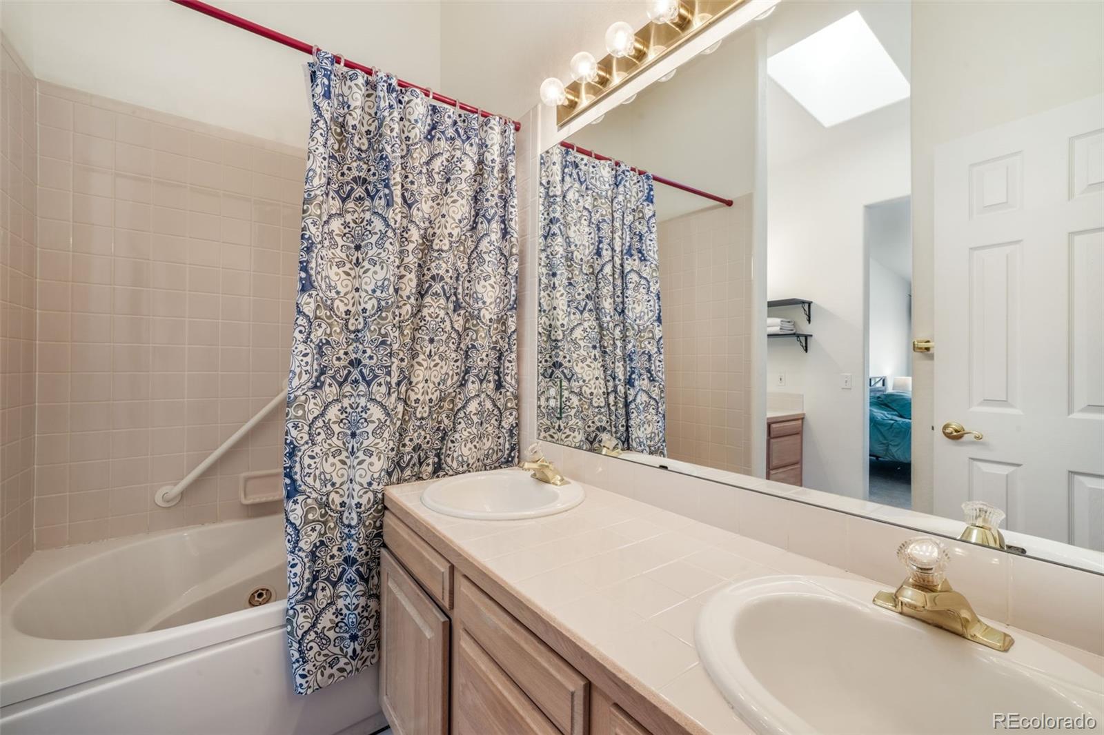 92 Luxury Lane