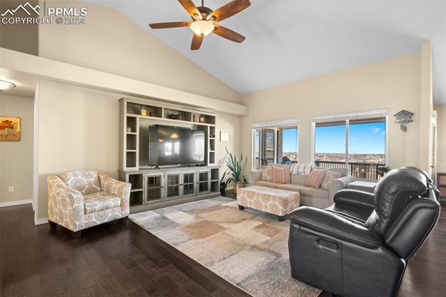 211 Las Lunas Street