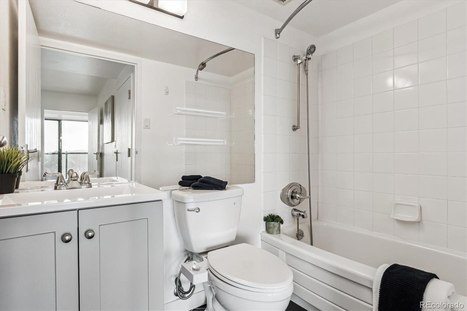 417 E Kiowa Street Unit: 905