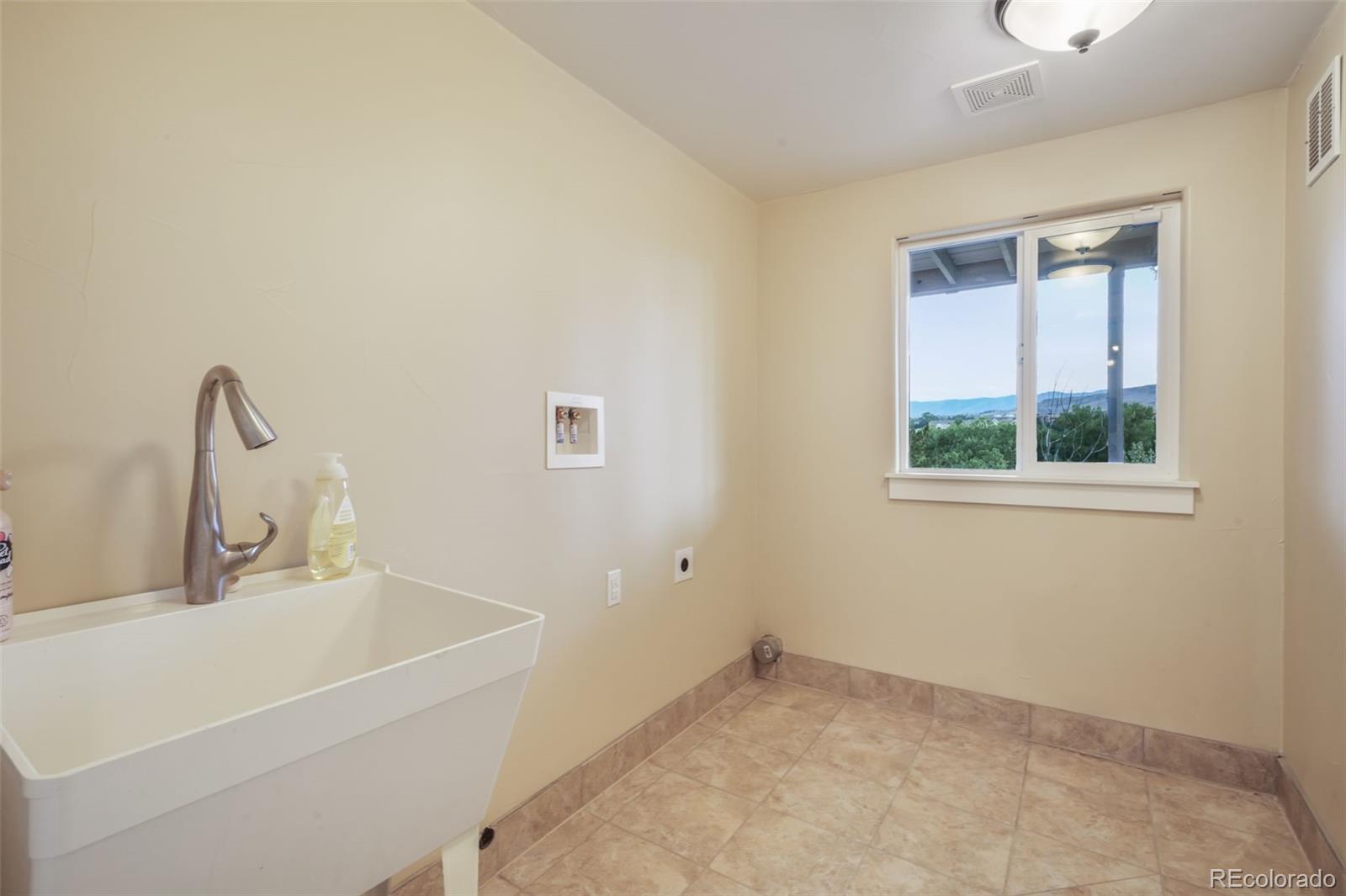 3121 Mountain Shadows Drive