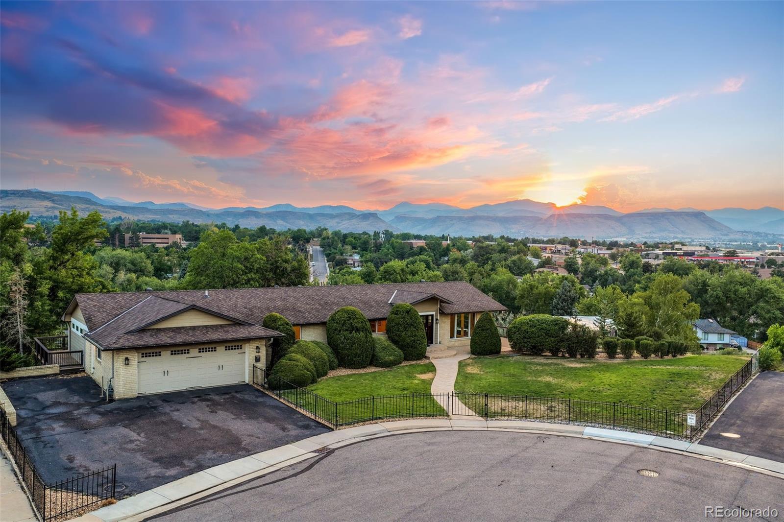3121 Mountain Shadows Drive