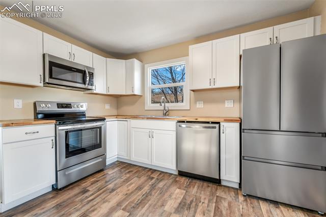 1051 Montrose Avenue