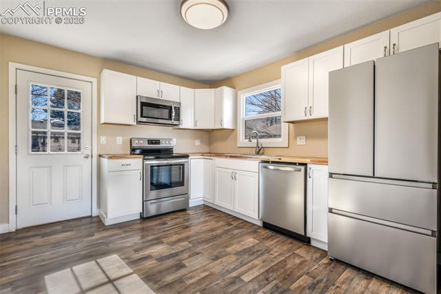 1051 Montrose Avenue