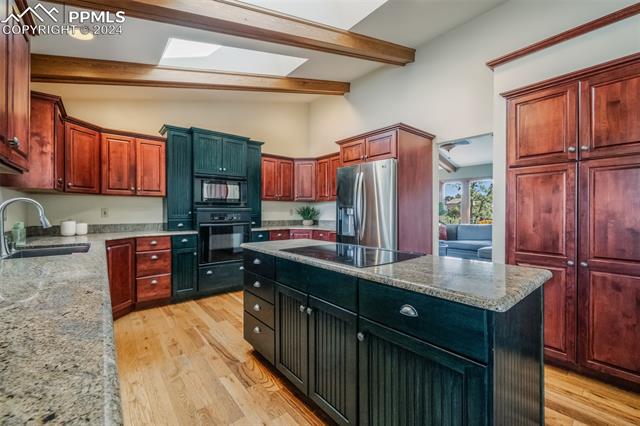 5221 Cliff Point Circle