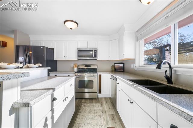 870 Hemlock Way
