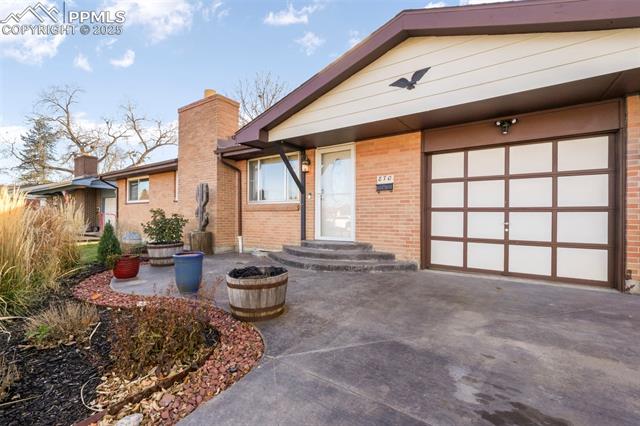 870 Hemlock Way