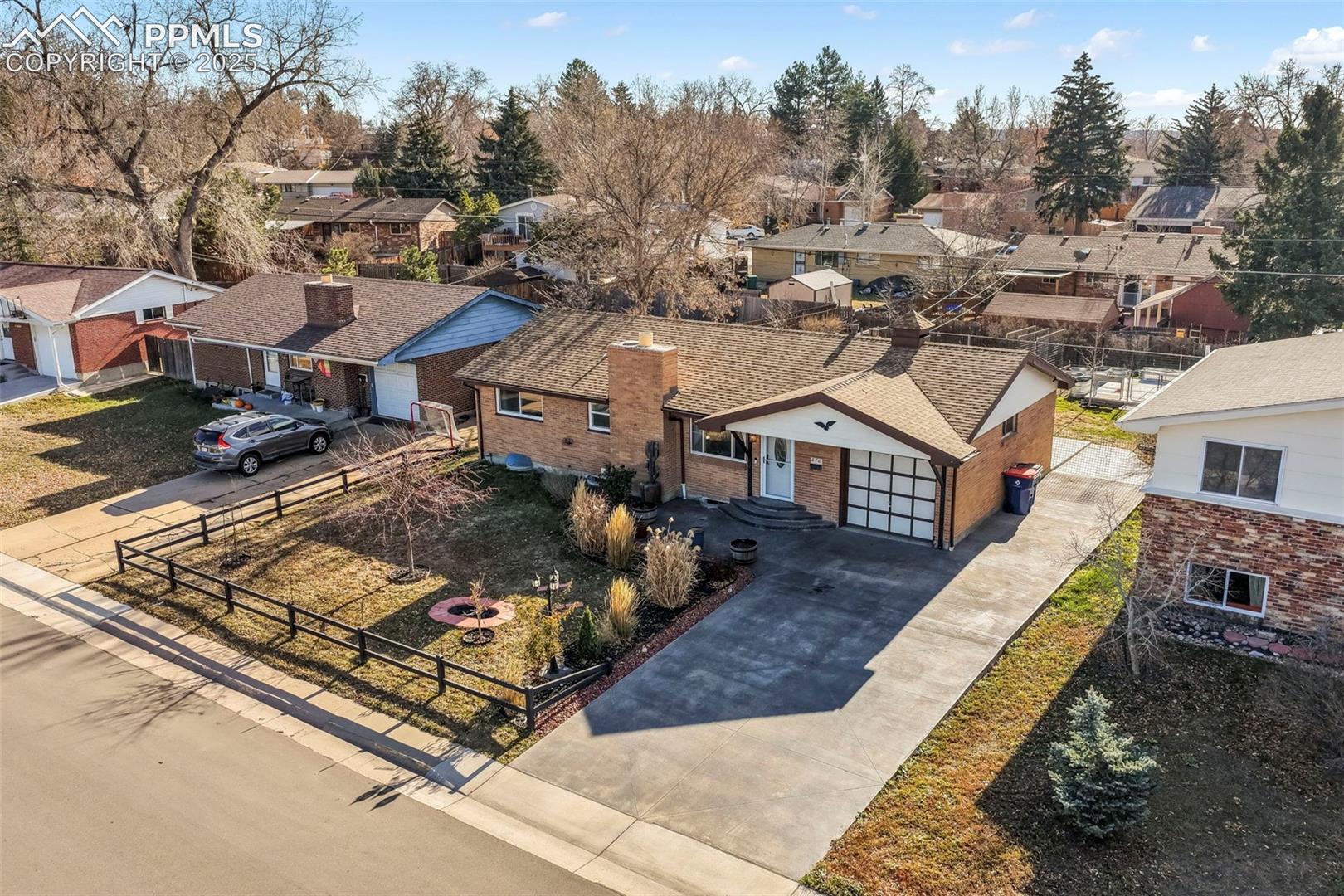 870 Hemlock Way