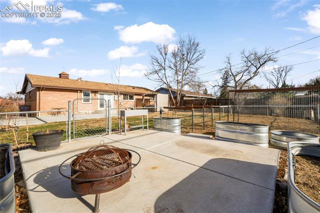 870 Hemlock Way