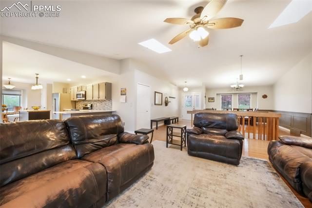 1285 Spinnaker Trail