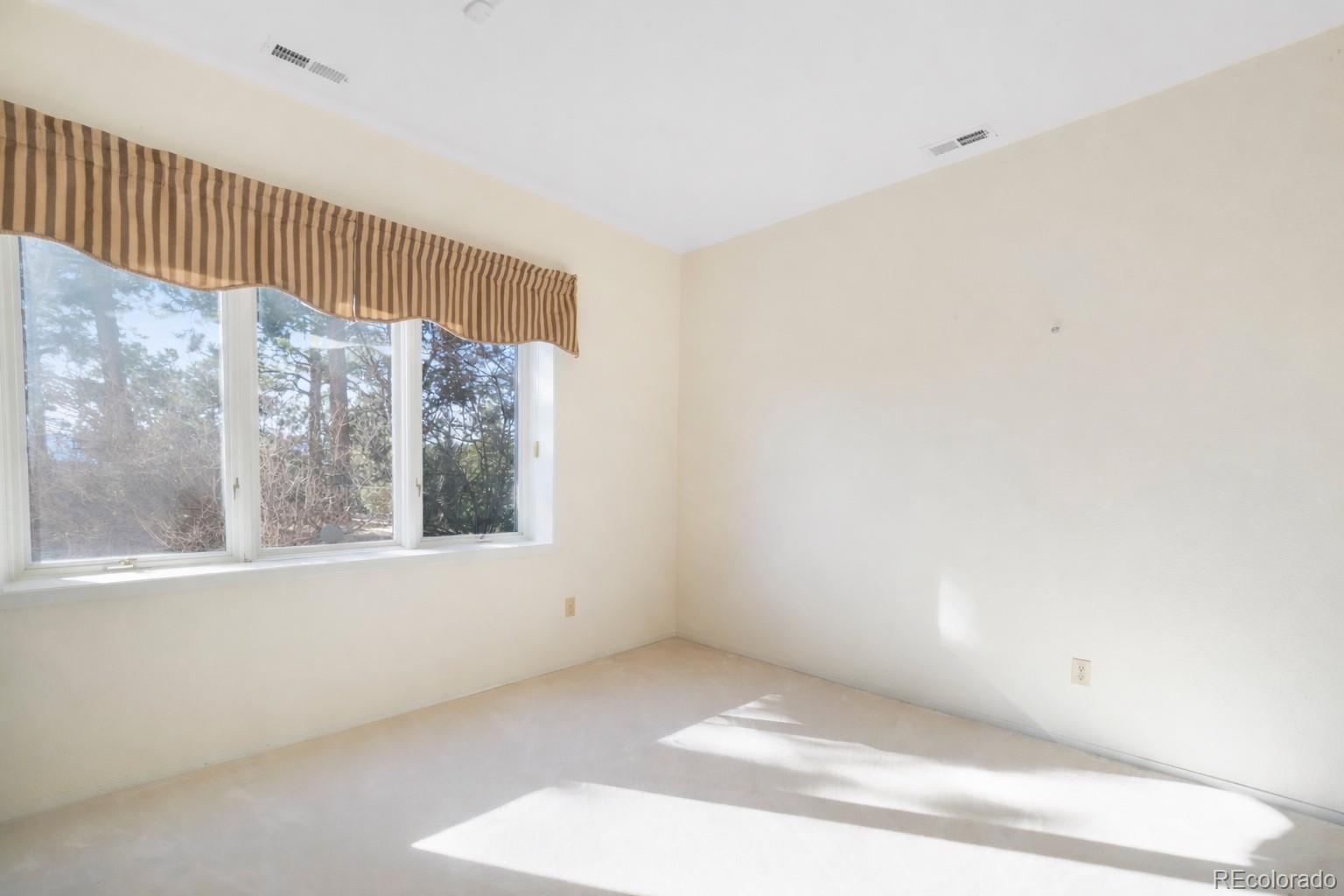 275 Tam O Shanter Way