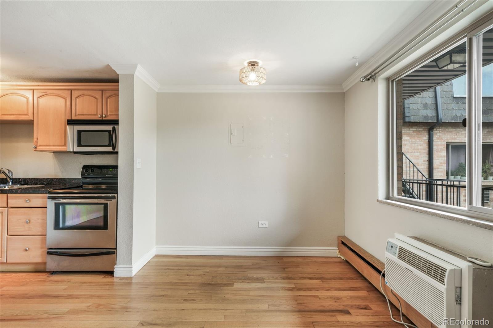 558 N Washington Street Unit: 203
