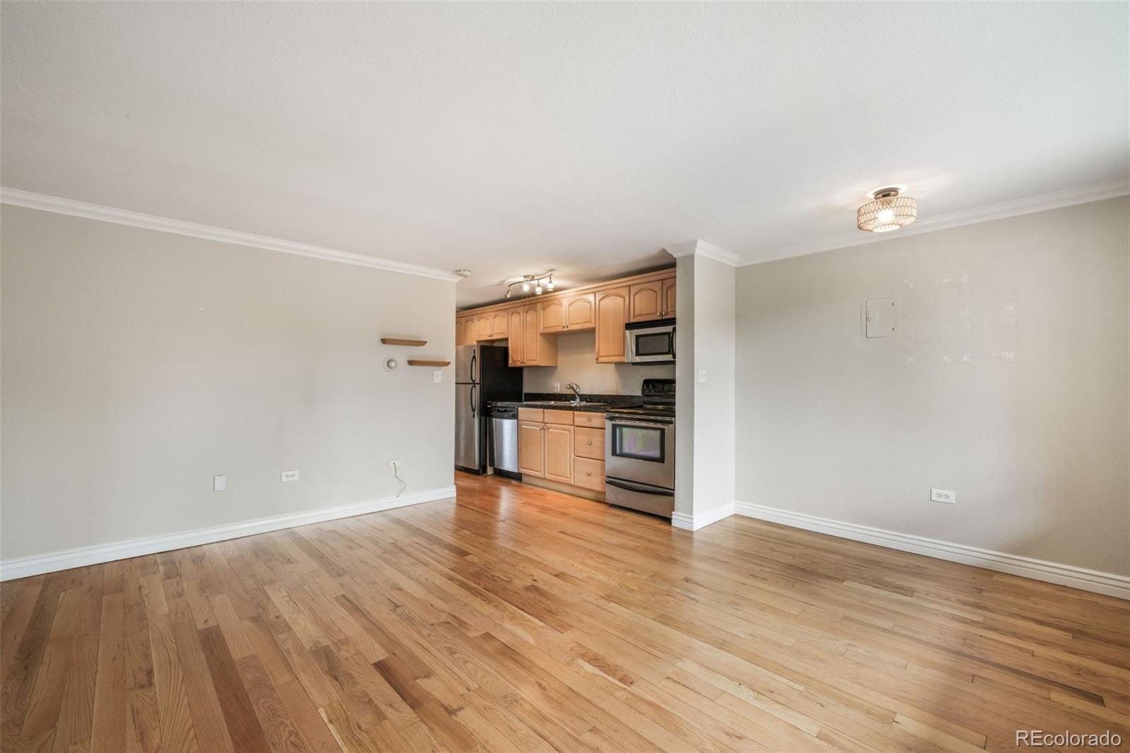 558 N Washington Street Unit: 203