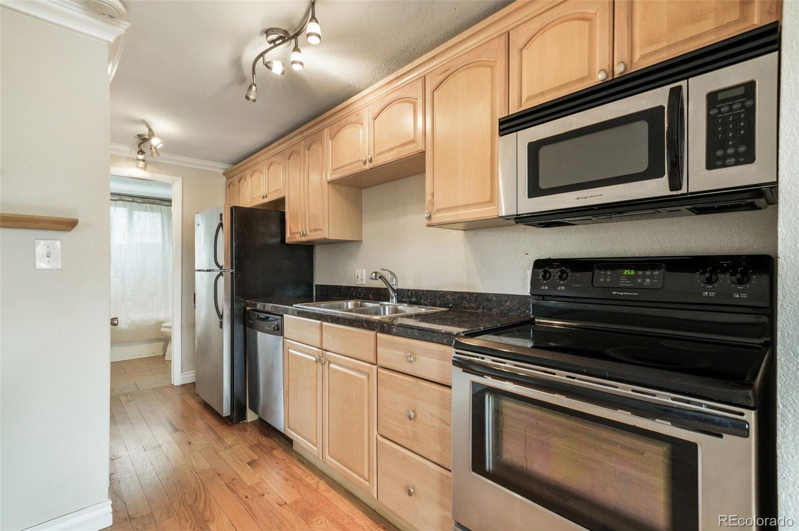 558 N Washington Street Unit: 203