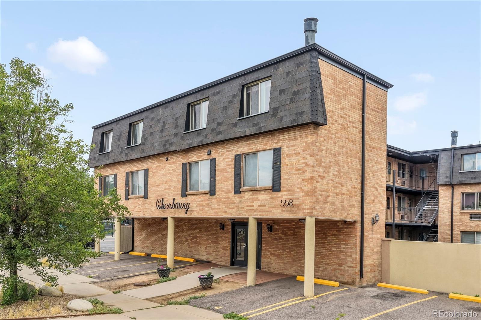 558 N Washington Street Unit: 203